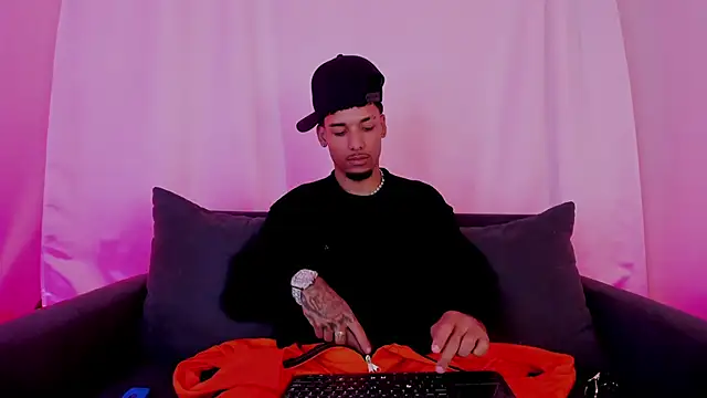 Thiagoferreti online show from 13, 11, 2025