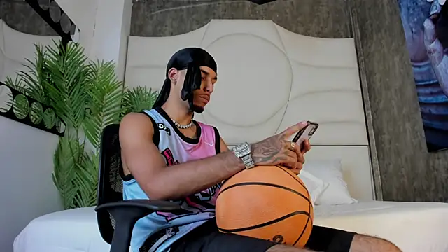 Thiagoferreti online show from 29, 10, 2025