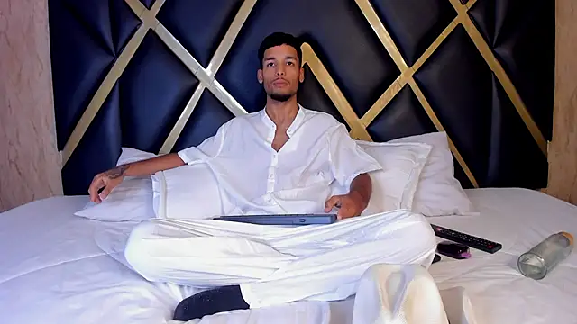 Thiagoferreti online show from 17, 2, 2026