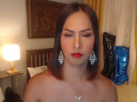 Nathalieheartt online show from 13, 10, 2025