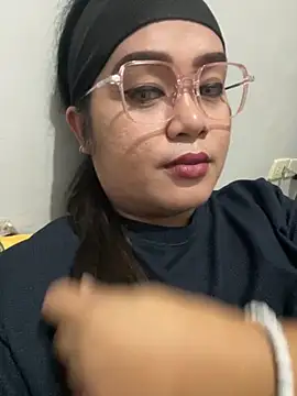 Snapshot of YourSweet-mich chatting on 22, 9, 2025 YourSweet-mich online show from 22, 9, 2025