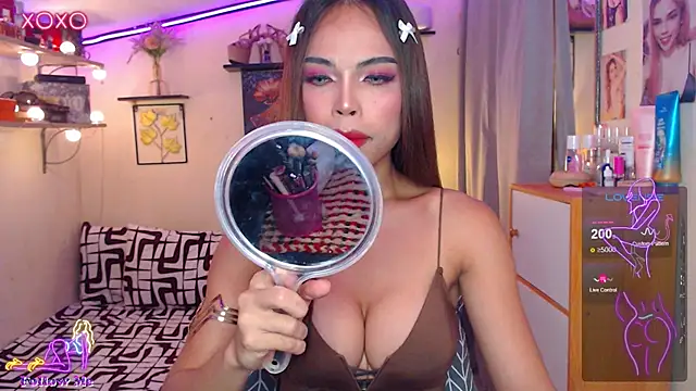 izabella moore online show from 10, 3, 2026