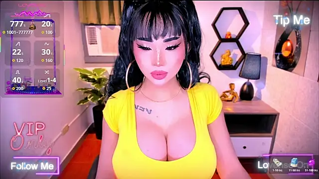 TriciaCumLoader online show from 11, 4, 2026