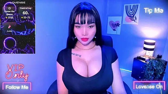 TriciaCumLoader online show from 12, 1, 2026