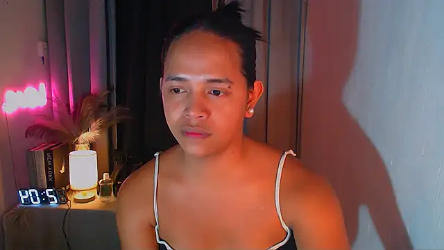 Lorainnelustts online show from 19, 12, 2025