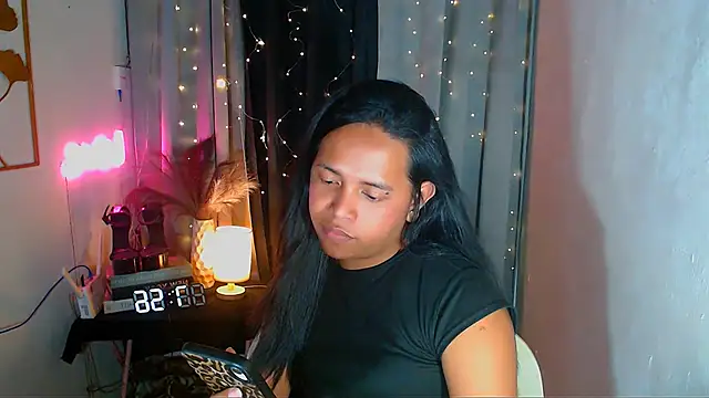 Lorainnelustts online show from 25, 2, 2026