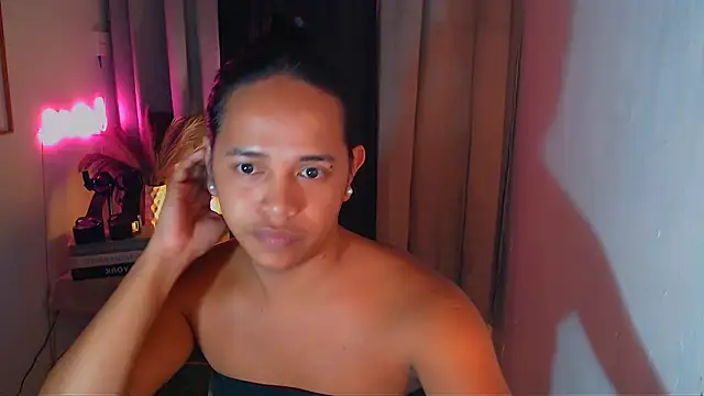 Lorainnelustts online show from 15, 12, 2025