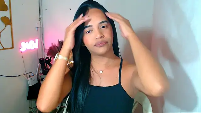 Lorainnelustts online show from 4, 3, 2026