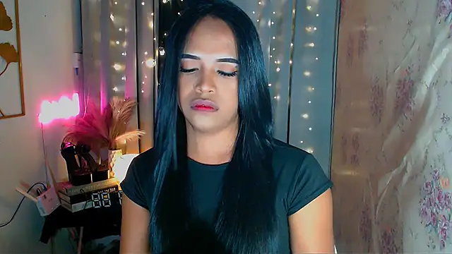 Lorainnelustts online show from 18, 2, 2026