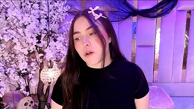 HannaCollins  online show from 10, 11, 2025