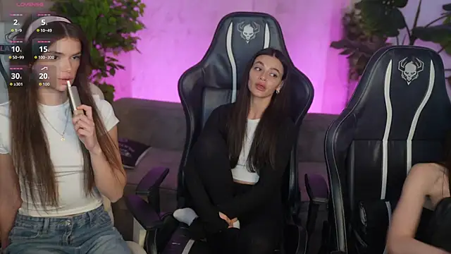 Selena Glow online show from 8, 4, 2026