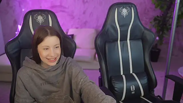 Selena Glow online show from 23, 10, 2025