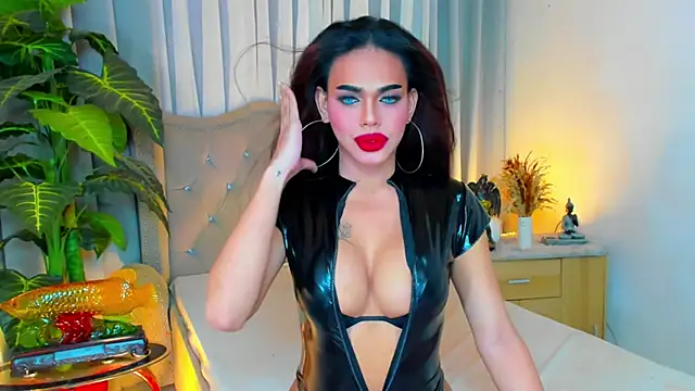 MochaliciousTransOnTop online show from 5, 10, 2025