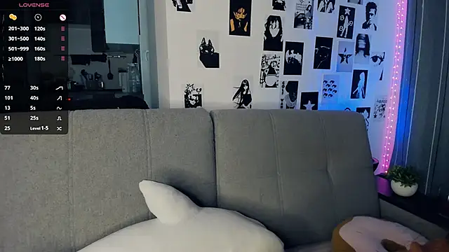 lovelyalivia online show from 6, 11, 2025