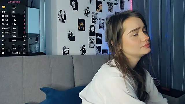 lovelyalivia online show from 5, 11, 2025