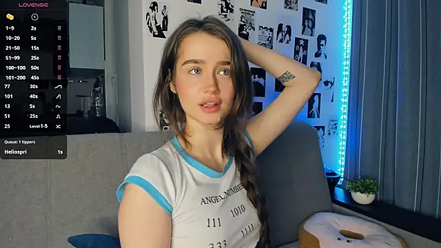 lovelyalivia online show from 9, 11, 2025