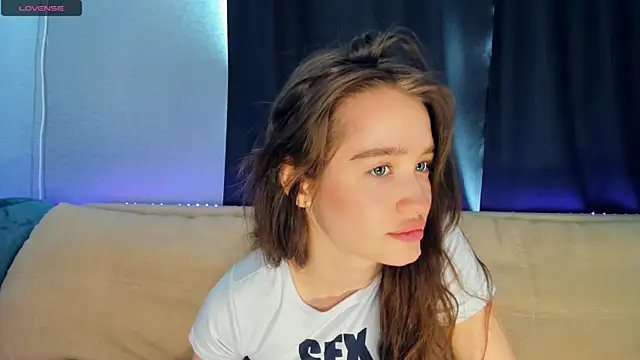 Snapshot of lovelyalivia chatting on 27, 3, 2026 lovelyalivia online show from 27, 3, 2026