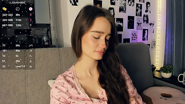 lovelyalivia online show from 16, 12, 2025