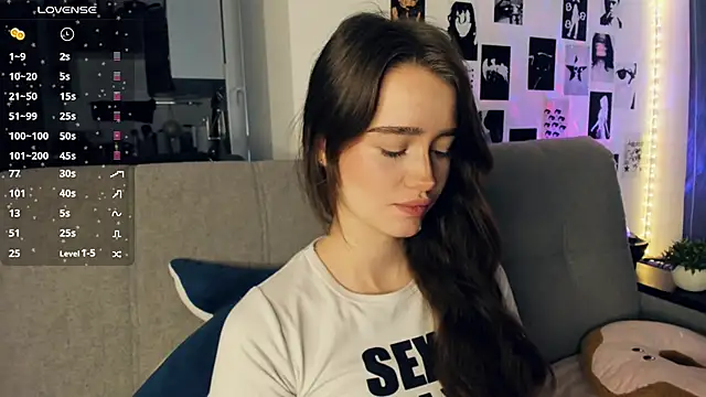 lovelyalivia online show from 17, 12, 2025