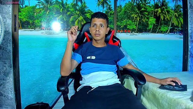 Snapshot of BigMonstercoks69 chatting on 25, 9, 2025 BigMonstercoks69 online show from 25, 9, 2025