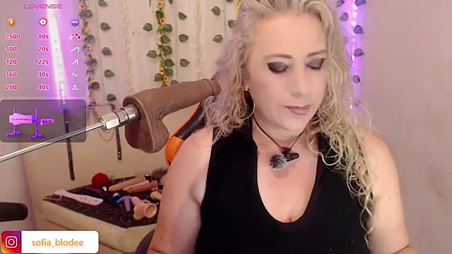 Snapshot of sofiacurvy_45 chatting on 20, 5, 2026 sofiacurvy 45 online show from 20, 5, 2026
