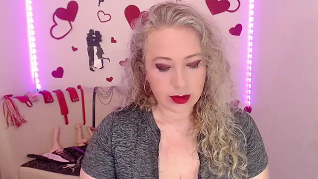 Snapshot of sofiacurvy_45 chatting on 14, 11, 2025 sofiacurvy 45 online show from 14, 11, 2025