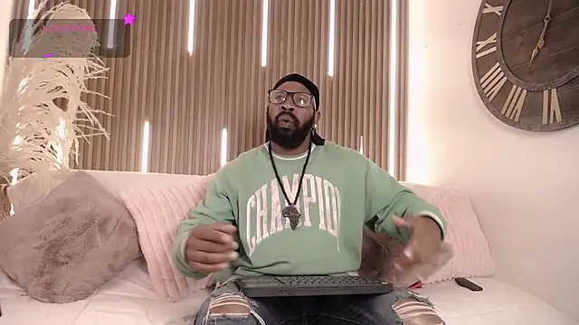 Snapshot of King_Malik chatting on 18, 9, 2025 King Malik online show from 18, 9, 2025