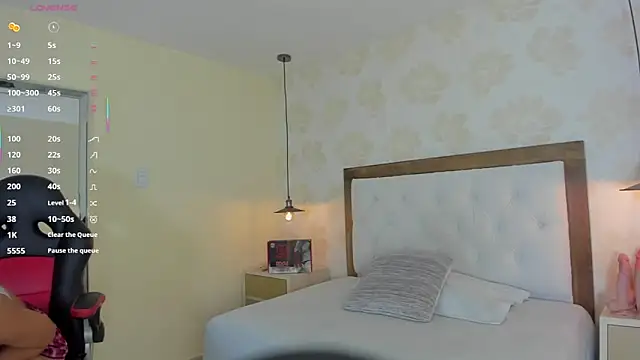 IRISCLARK1 online show from 8, 11, 2025