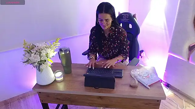 Rosalind tay online show from 24, 10, 2025