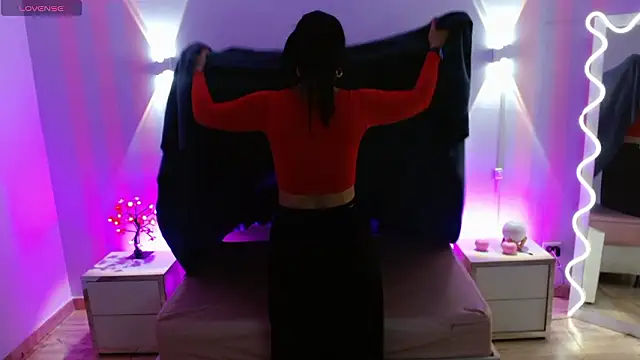 Rosalind tay online show from 4, 3, 2026