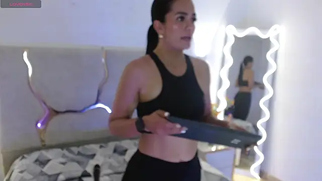 Rosalind tay online show from 10, 11, 2025