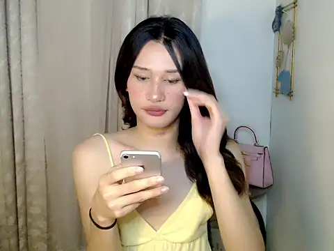 SerenaCortesi online show from 8, 4, 2026
