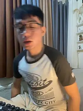 xshyboyx online show from 4, 12, 2025