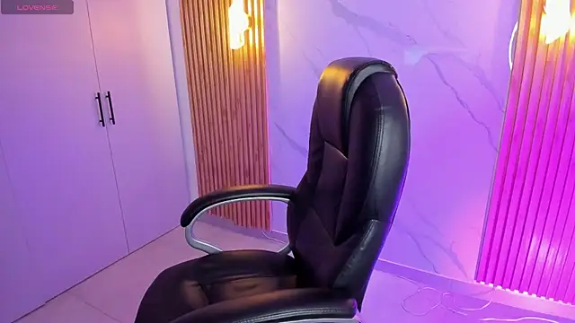 KYLIE JONES6 online show from 26, 9, 2025