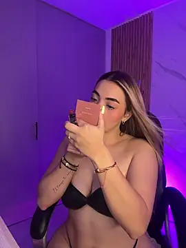 KYLIE JONES6 online show from 25, 6, 2026