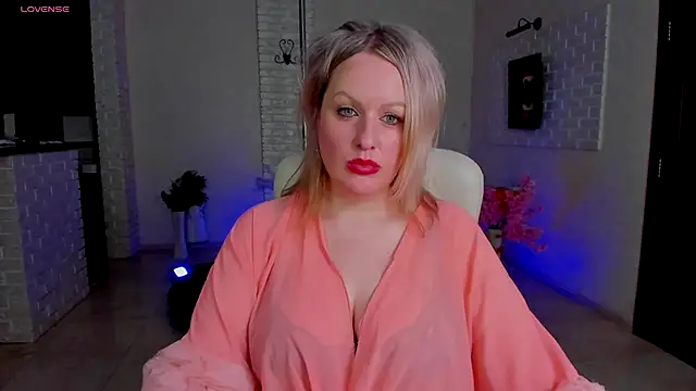 MariemLui online show from 11, 11, 2025