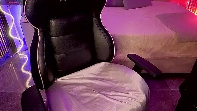 LIHIAN TAY online show from 26, 3, 2026