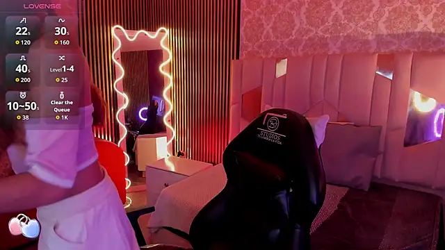 LIHIAN TAY online show from 12, 11, 2025