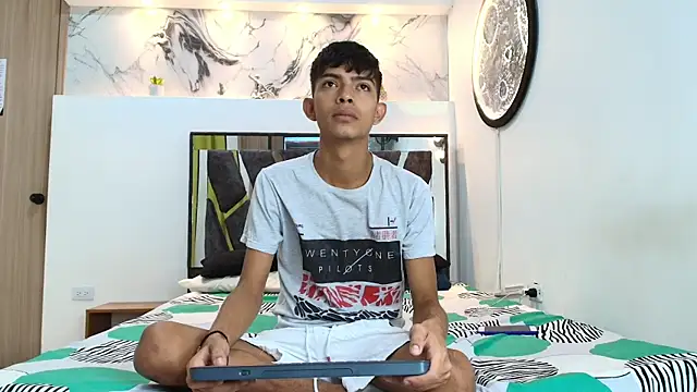 PRETTY SEX1 online show from 13, 9, 2025