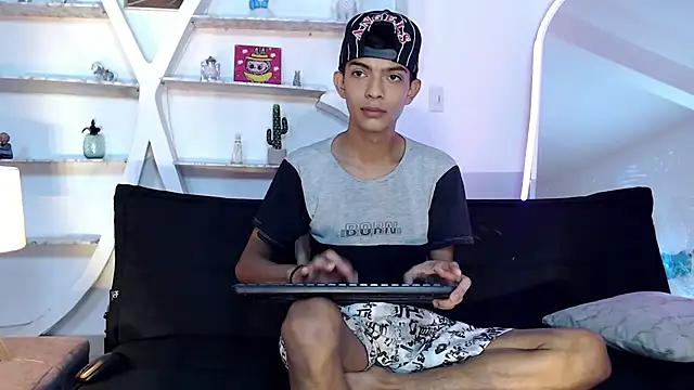 PRETTY SEX1 online show from 27, 10, 2025