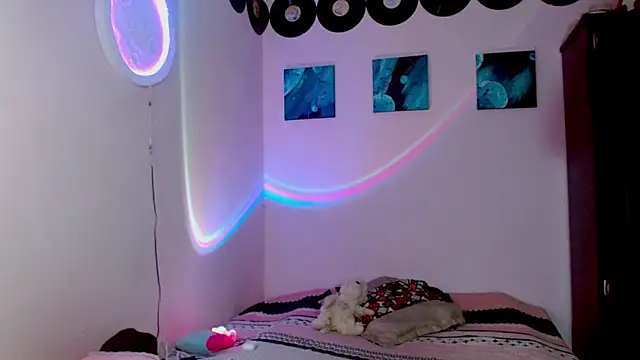 meghan devil  online show from 28, 11, 2025