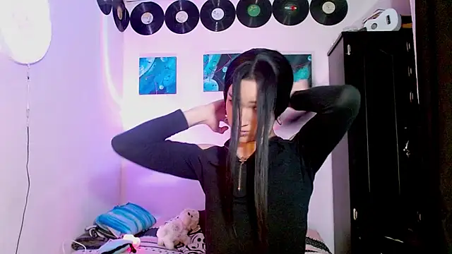 meghan devil  online show from 13, 11, 2025