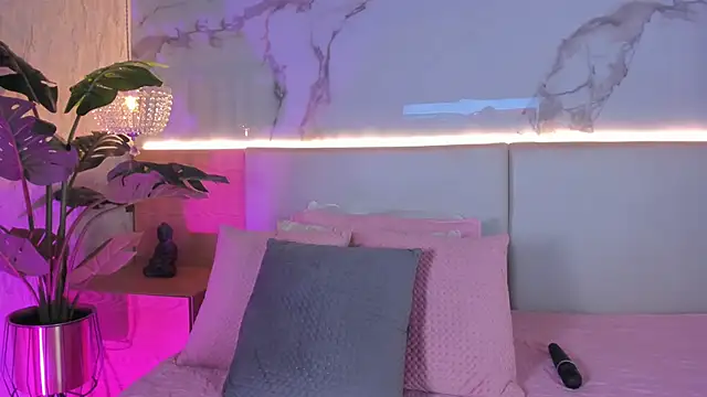 ValSmith  online show from 8, 11, 2025