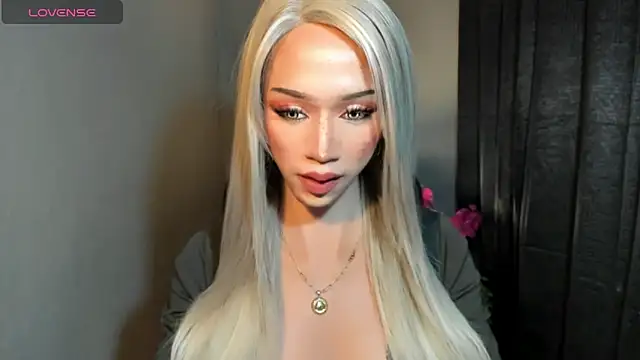 AiraCumSlut online show from 5, 4, 2026