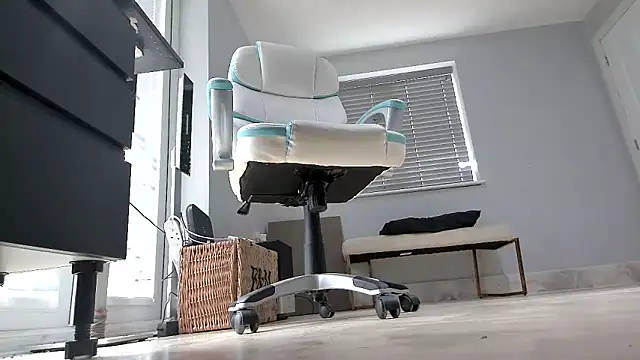 foxyroxymilf online show from 6, 1, 2026