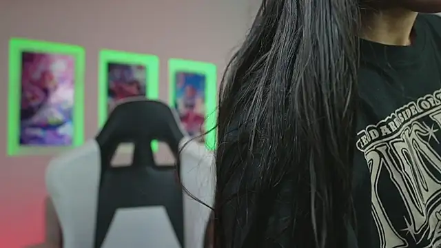 NicoleCrawft online show from 10, 9, 2025