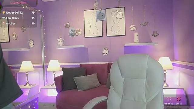 NicoleCrawft online show from 10, 10, 2025