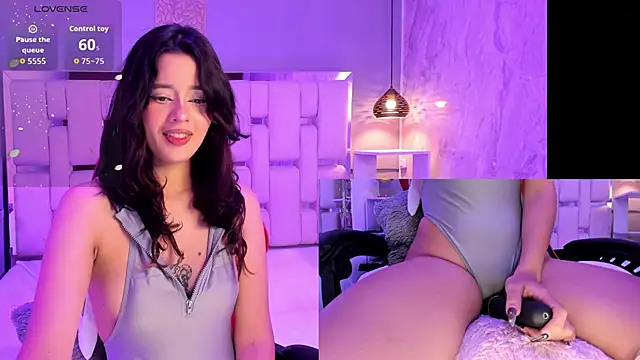 Snapshot of EvelynLips_ chatting on 19, 10, 2025 EvelynLips online show from 19, 10, 2025