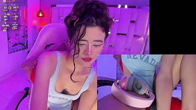 Snapshot of EvelynLips_ chatting on 12, 11, 2025 EvelynLips online show from 12, 11, 2025