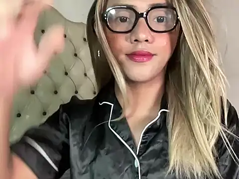 Snapshot of calimonroe chatting on 3, 3, 2026 calimonroe online show from 3, 3, 2026